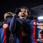 كوندي يرفض الإغراءات.. ويمدد عقده مع برشلونة