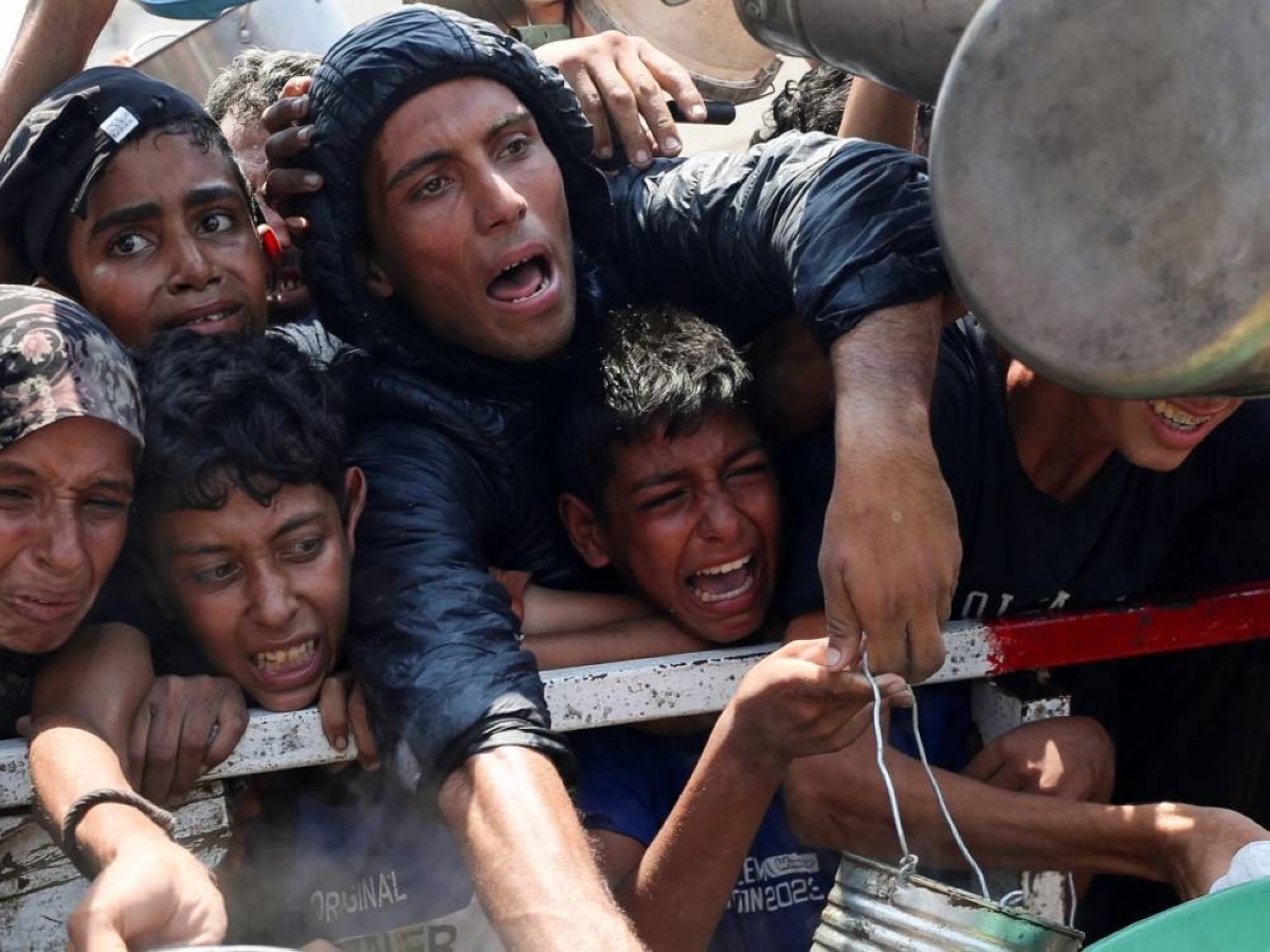 الإمارات: سنستأنف الإسقاط الجوي للمساعدات على غزة.. والعاهل الأردني يدعو ترمب لبذل جهود لوقف الحرب الإمارات: سنستأنف الإسقاط الجوي للمساعدات على غزة.. والعاهل الأردني يدعو ترمب لبذل جهود لوقف الحرب