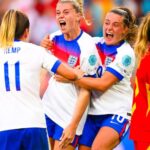 سيدات إنجلترا يتربعن على عرش «السيدة العجوز»