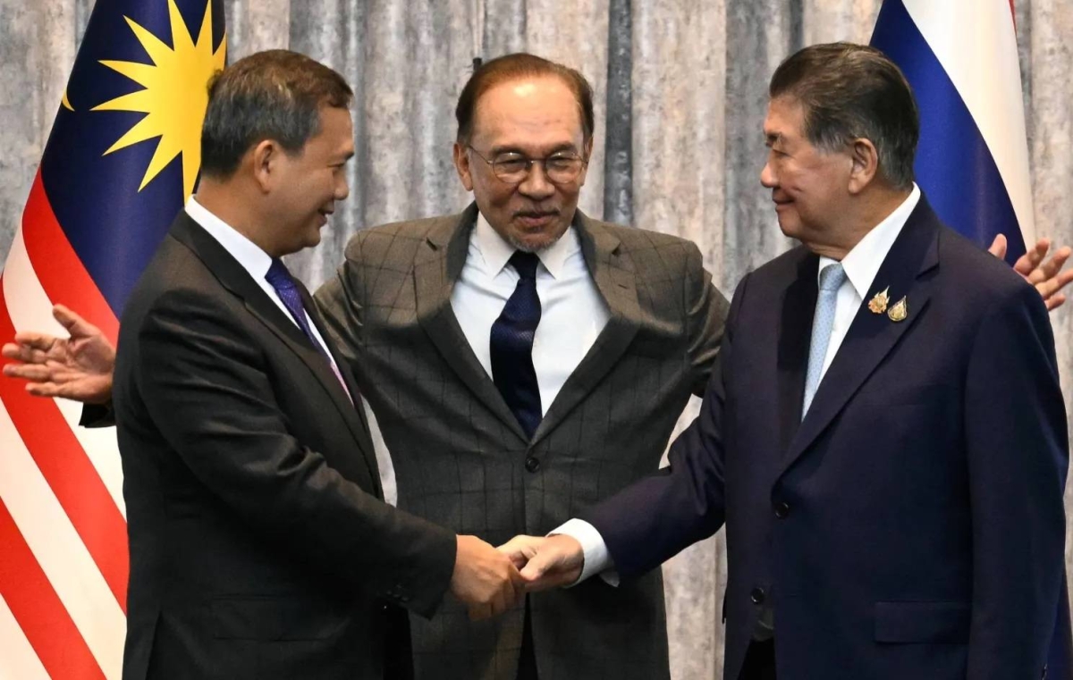 رئيس الوزراء الماليزي: تايلند وكمبوديا توصلا لاتفاق وقف إطلاق نار غير مشروط رئيس الوزراء الماليزي: تايلند وكمبوديا توصلا لاتفاق وقف إطلاق نار غير مشروط