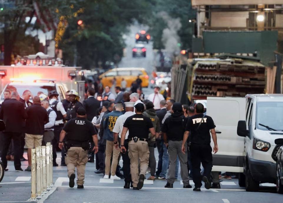 مسلح يقتل 4 أشخاص في ناطحة سحاب ب«مانهاتن» وينتحر مسلح يقتل 4 أشخاص في ناطحة سحاب ب«مانهاتن» وينتحر