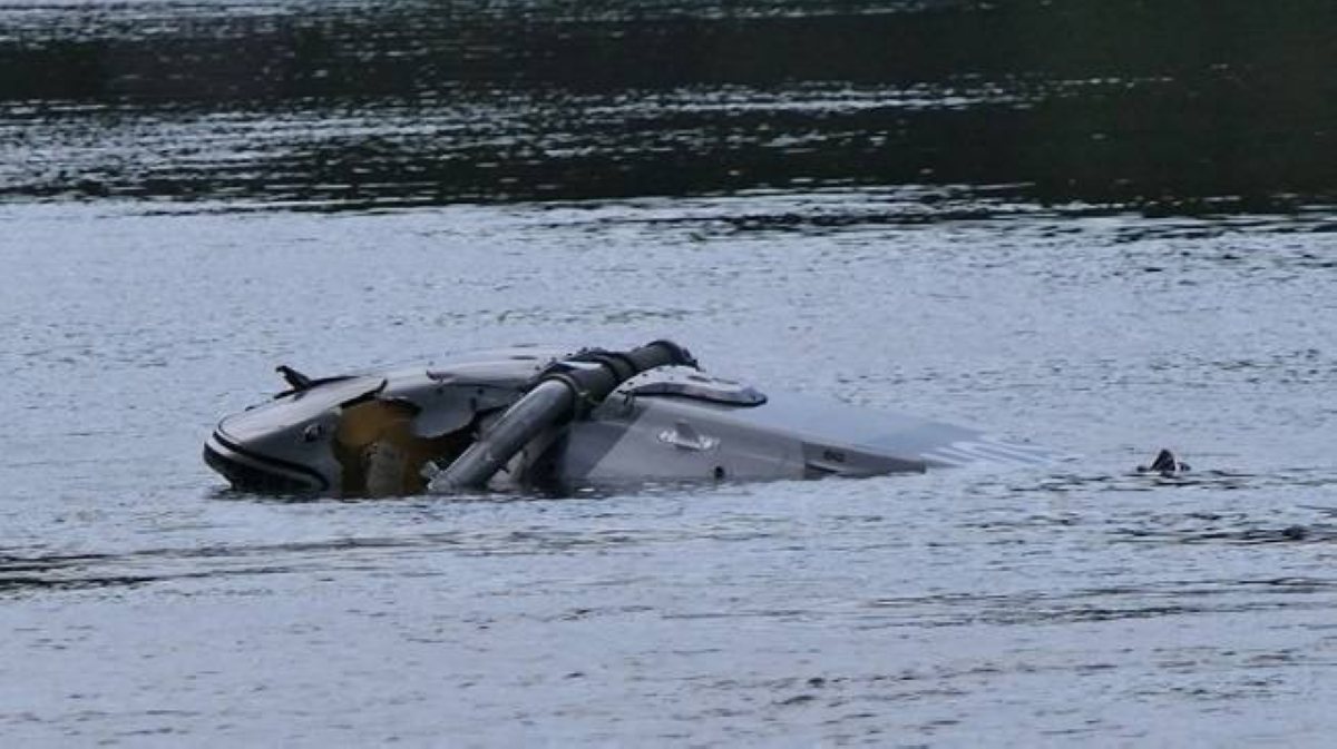 سقوط مروحية عسكرية ألمانية في نهر مولده.. والبحث عن الطيار مستمر سقوط مروحية عسكرية ألمانية في نهر مولده.. والبحث عن الطيار مستمر