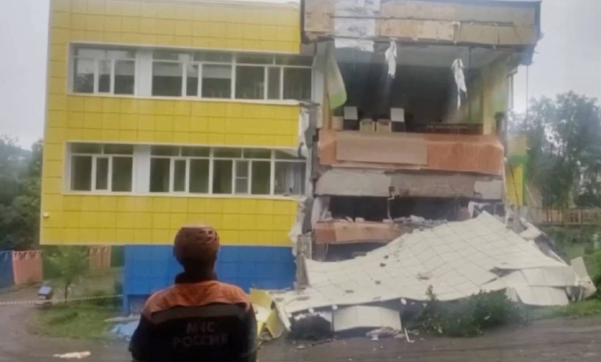 فيديو.. روسيا تواجه أقوى زلزال منذ عقود وتسونامي يجتاح سواحلها فيديو.. روسيا تواجه أقوى زلزال منذ عقود وتسونامي يجتاح سواحلها