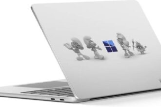 «مايكروسوفت» تطلق إصداراً خاصاً من Surface Laptop لعشاق السنافر