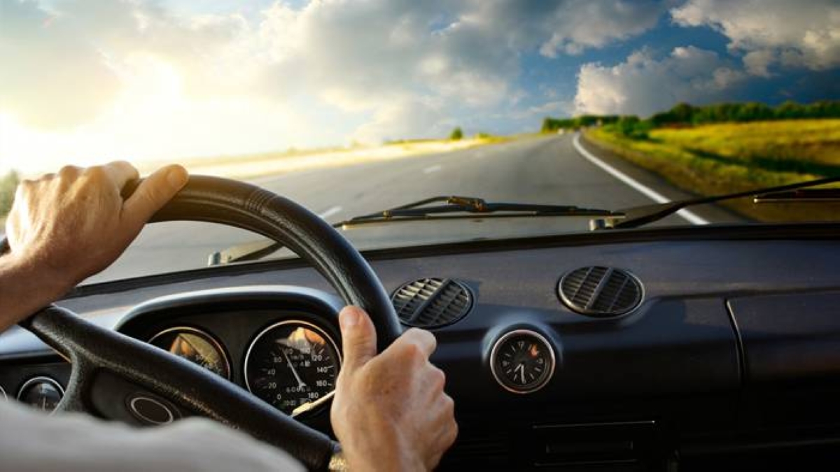 5 محاذير عند قيادة السيارة في السفر 5 محاذير عند قيادة السيارة في السفر