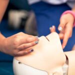 أسطورة «ابتلاع اللسان» تُعرقل إنقاذ الرياضيين من السكتة القلبية