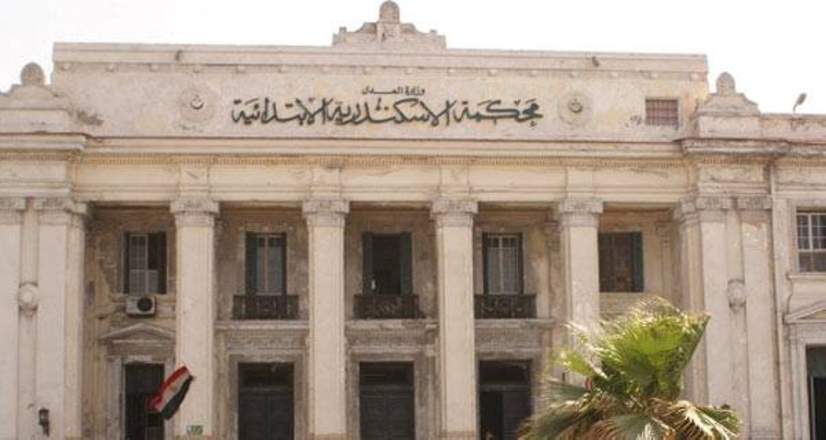 زوج يطعن زوجته في المحكمة.. ما السبب ؟ زوج يطعن زوجته في المحكمة.. ما السبب ؟