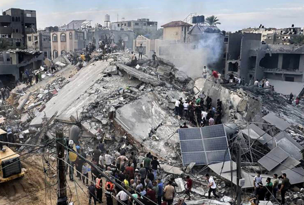 شهداء وجرحى جراء القصف الإسرائيلي بخانيونس وغزة شهداء وجرحى جراء القصف الإسرائيلي بخانيونس وغزة