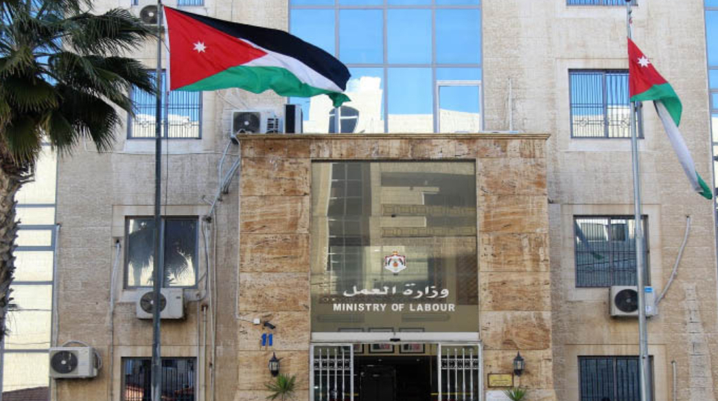 214 شكوى عمالية ضد منشآت لم تلتزم بالحد الأدنى للأجور