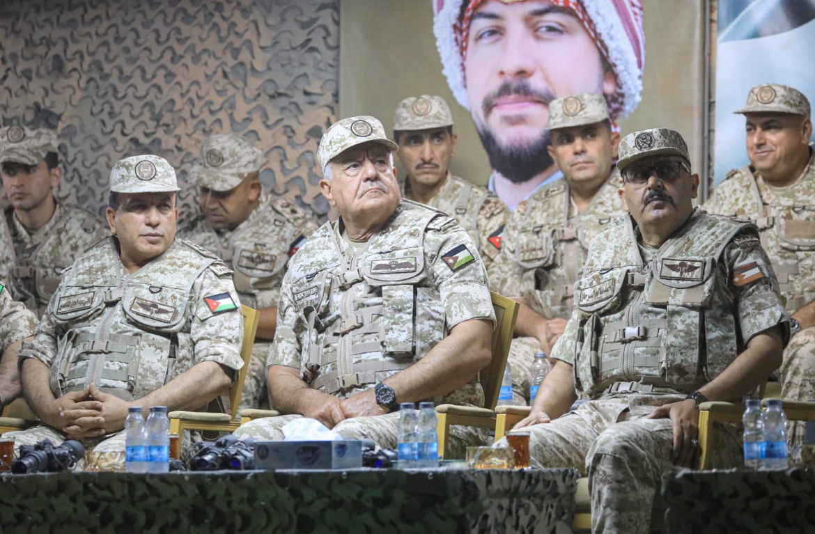 رئيس هيئة الأركان المشتركة يتابع مجريات التمرين الليلي “النجم الثاقب” بالمنطقة العسكرية الشرقية