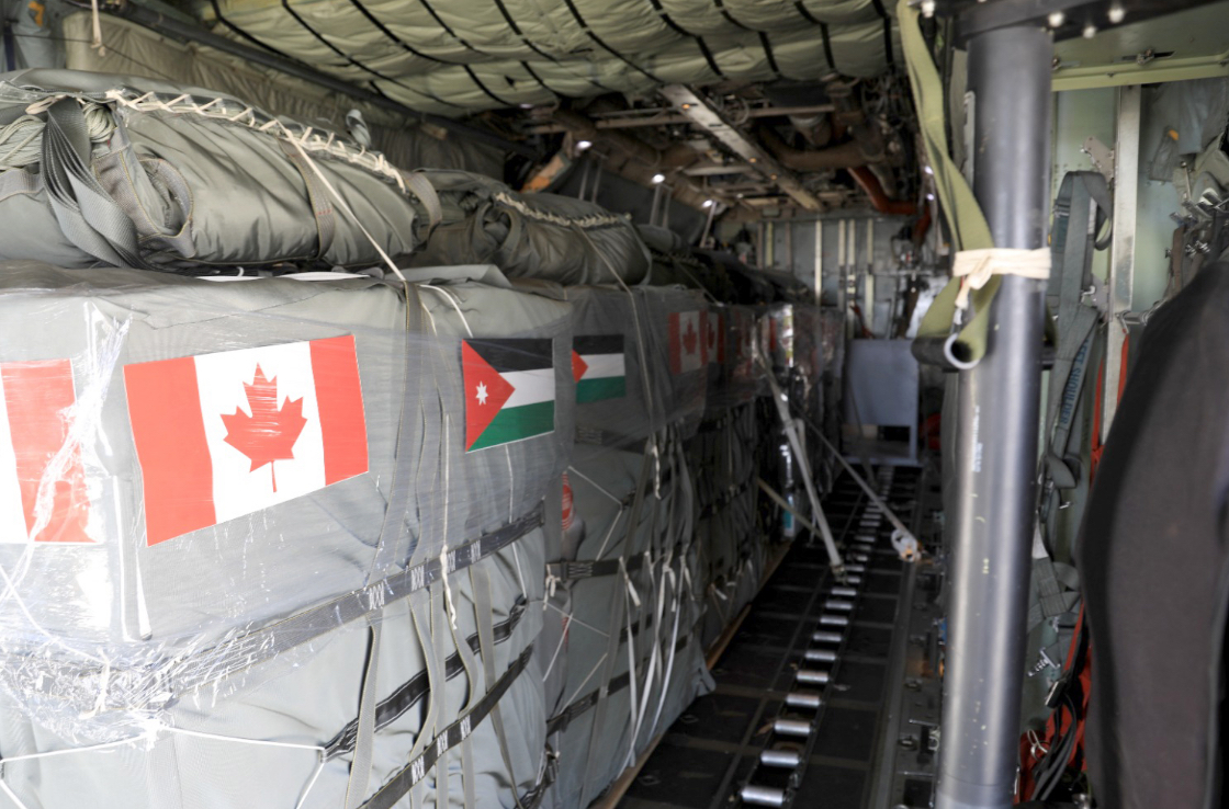 القوات المسلحة الأردنية والإماراتية تواصلان الإنزالات الجوية على قطاع غزة القوات المسلحة الأردنية والإماراتية تواصلان الإنزالات الجوية على قطاع غزة