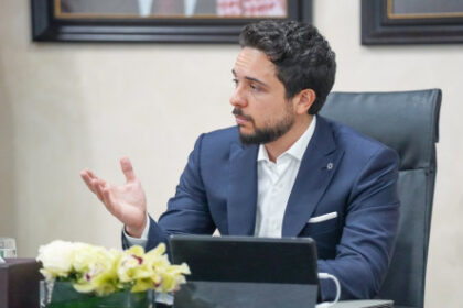 ولي العهد يشيد بمشروع أول قمر صناعي أردني