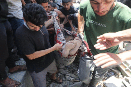 15 شهيدا أغلبهم من عائلة واحدة بقصف الاحتلال خيام النازحين في خان يونس​ 