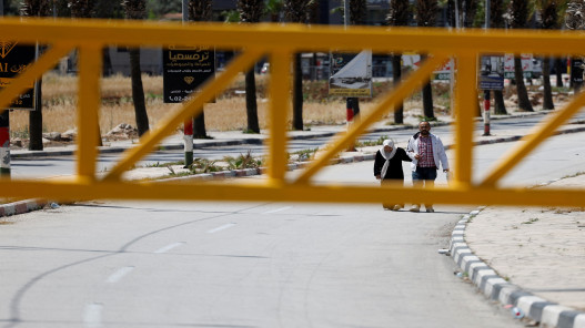 بلدة سنجل تتحول “لسجن كبير” بعد أن أحاطها الاحتلال بسياج​ 