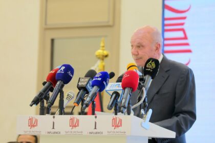 الفايز: الوطن يحتاج إلى سواعد جميع أبنائه للدفاع عنه