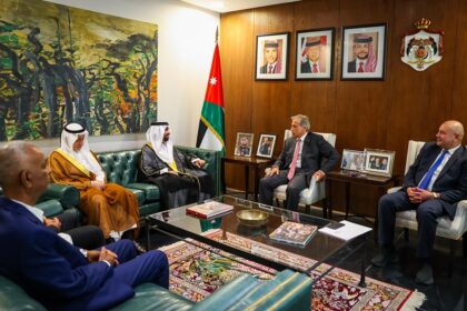 رئيس الوزراء: تثبيت الفلسطينيين على أرضهم أولوية قصوى
