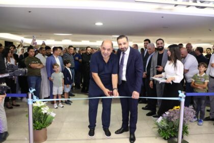 الوزير الهناندة يفتتح الفرع الخامس لأكشن موبايل في عمان داخل ستي مول