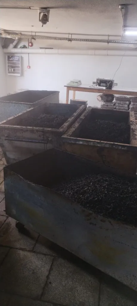 إغلاق مصنع معسل مخالف وغير مرخص تابع لشركة كبرى إغلاق مصنع معسل مخالف وغير مرخص تابع لشركة كبرى