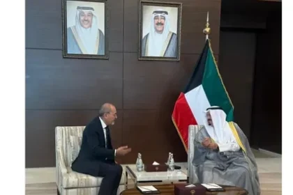 وزير الخارجية يلتقي رئيس مجلس الوزراء الكويتي