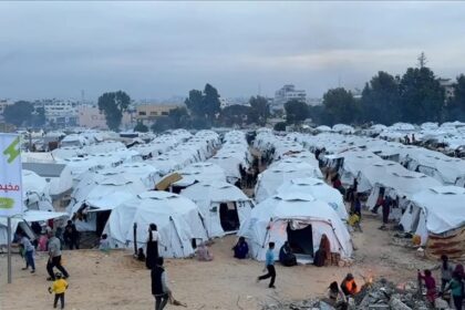 منطقة إبادة كبرى .. 2.3 مليون فلسطيني يتكدسون في 15% من غزة المنكوبة​ 
