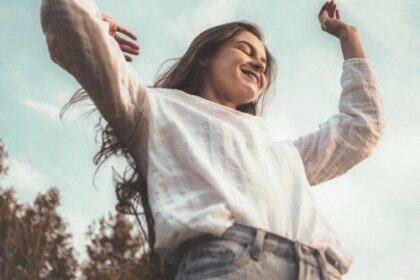 عادات صباحيّة تقلّل مستويات الكورتيزول ليوم خالٍ من التوتّر