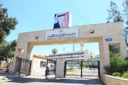وزارة التربية تبدأ بإجراء المقابلات للمرشحين لوظيفة معلم