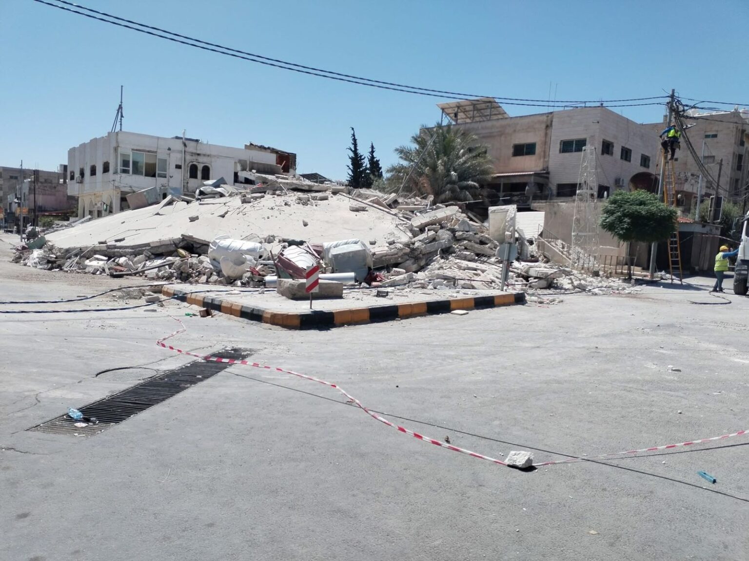 وزير الأشغال: قرارات مرتقبة لتشديد الالتزام بالشهادتين الفنية والإنشائية للمباني وزير الأشغال: قرارات مرتقبة لتشديد الالتزام بالشهادتين الفنية والإنشائية للمباني