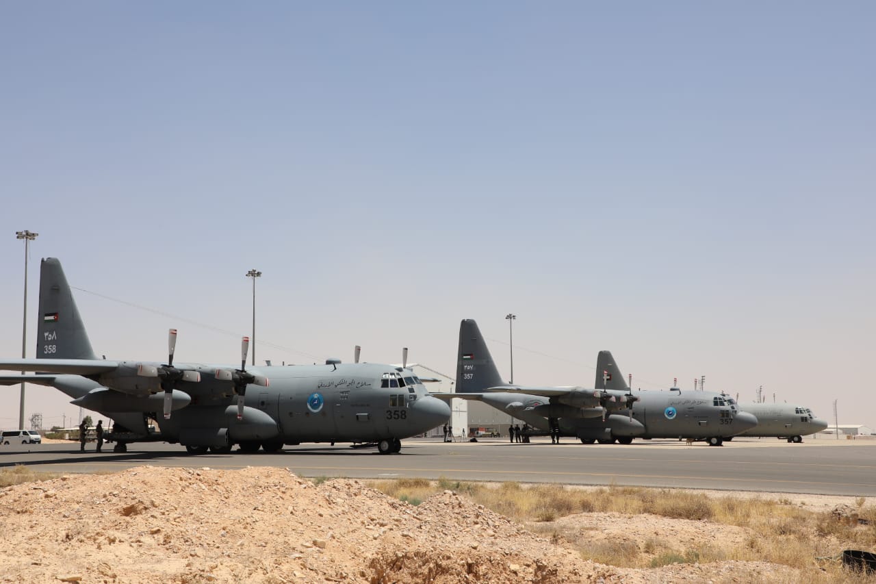 القوات المسلحة تنفّذ ثلاثة إنزالات جوية على قطاع غزة إحداها بالتعاون مع الإمارات القوات المسلحة تنفّذ ثلاثة إنزالات جوية على قطاع غزة إحداها بالتعاون مع الإمارات