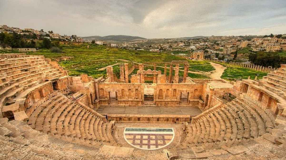 وزيرة السياحة: خطة شاملة لتطوير المواقع الأثرية في جرش