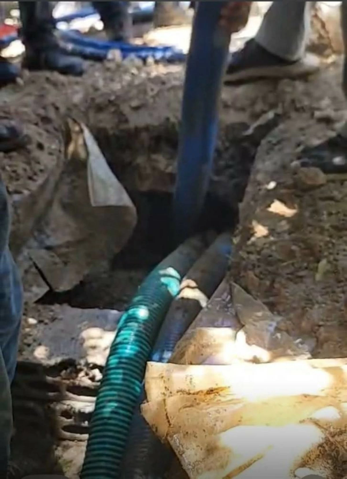 “المياه” تضبط اعتداءات على نبعة وادي السير وتردم آبارا مخالفة “المياه” تضبط اعتداءات على نبعة وادي السير وتردم آبارا مخالفة