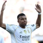 مبابي يفوز بالقميص الأسطوري