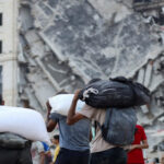 الهيئة الخيرية: وزعنا الطحين على الغزيين بشكل مباشر