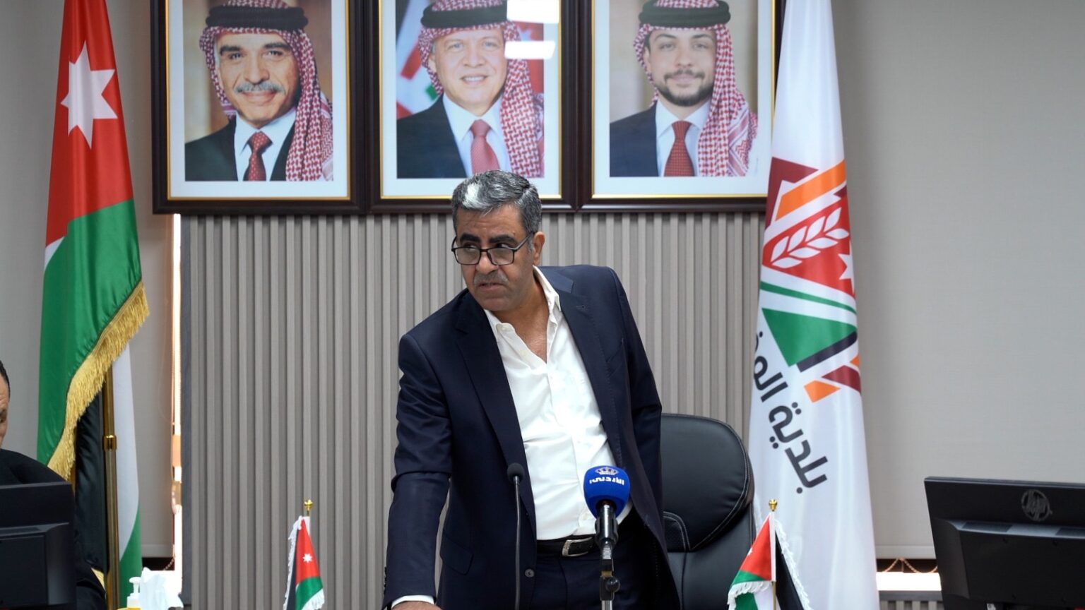 لجنة بلدية المفرق الكبرى تعقد اجتماعها الأول برئاسة الفايز وأعضاء اللجنة لجنة بلدية المفرق الكبرى تعقد اجتماعها الأول برئاسة الفايز وأعضاء اللجنة