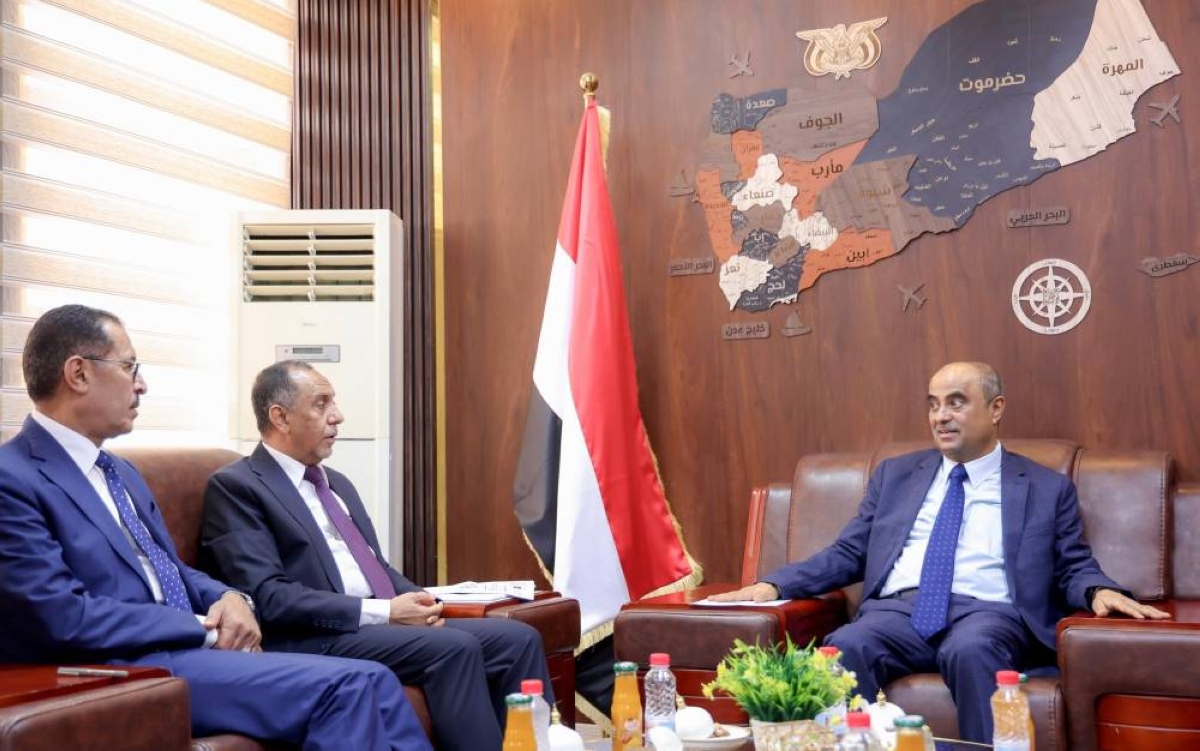 الريال اليمني يتعافى بشكل ملحوظ.. والحكومة تبدأ حملاتها لضبط السلع العذائية الريال اليمني يتعافى بشكل ملحوظ.. والحكومة تبدأ حملاتها لضبط السلع العذائية