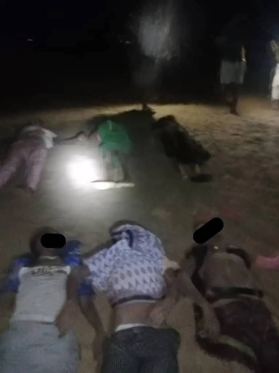 مأساة على سواحل اليمن.. غرق قارب تهريب وانتشال جثث مهاجرين مأساة على سواحل اليمن.. غرق قارب تهريب وانتشال جثث مهاجرين