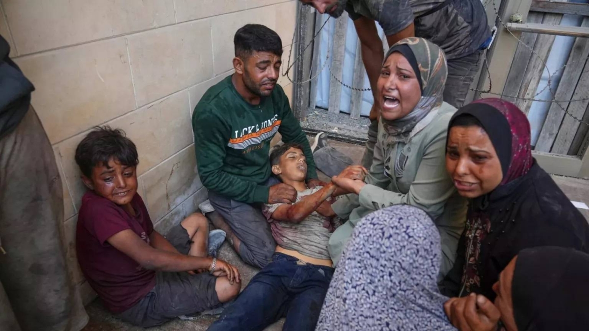 242 قتيلاً ومصاباً في غزة.. و«حماس»: لا امتيازات للأسرى في ظل جريمة التجويع والحصار