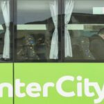 العثور على طفلة داخل حقيبة سفر في حافلة بنيوزيلندا.. واعتقال امرأة بتهمة الإهمال