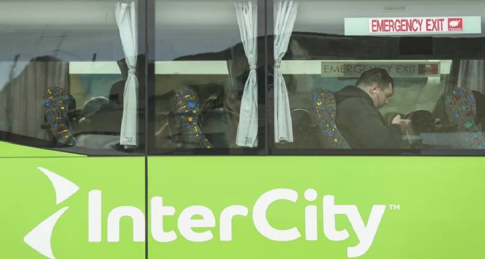 العثور على طفلة داخل حقيبة سفر في حافلة بنيوزيلندا.. واعتقال امرأة بتهمة الإهمال العثور على طفلة داخل حقيبة سفر في حافلة بنيوزيلندا.. واعتقال امرأة بتهمة الإهمال