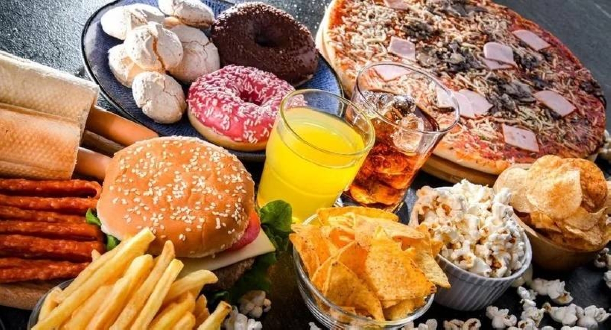 فيديو: أطعمة شائعة تفتك بصحة دماغك.. احذر منها ! فيديو: أطعمة شائعة تفتك بصحة دماغك.. احذر منها !