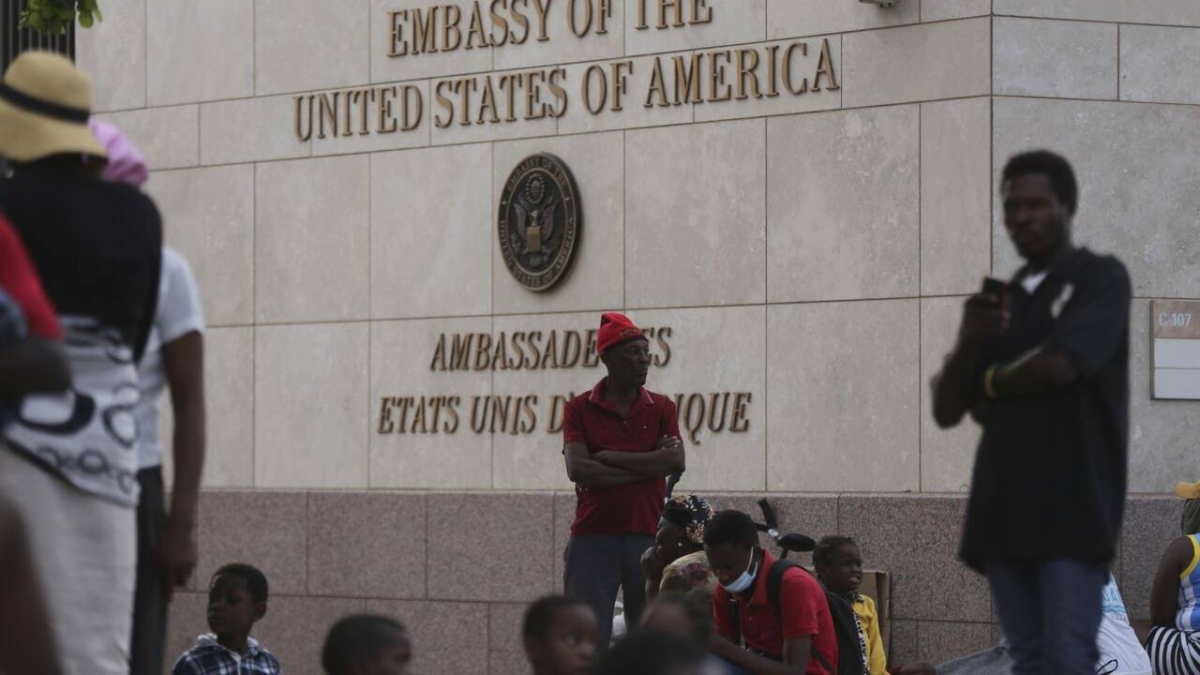 إطلاق نار كثيف يغلق السفارة الأمريكية في هايتي