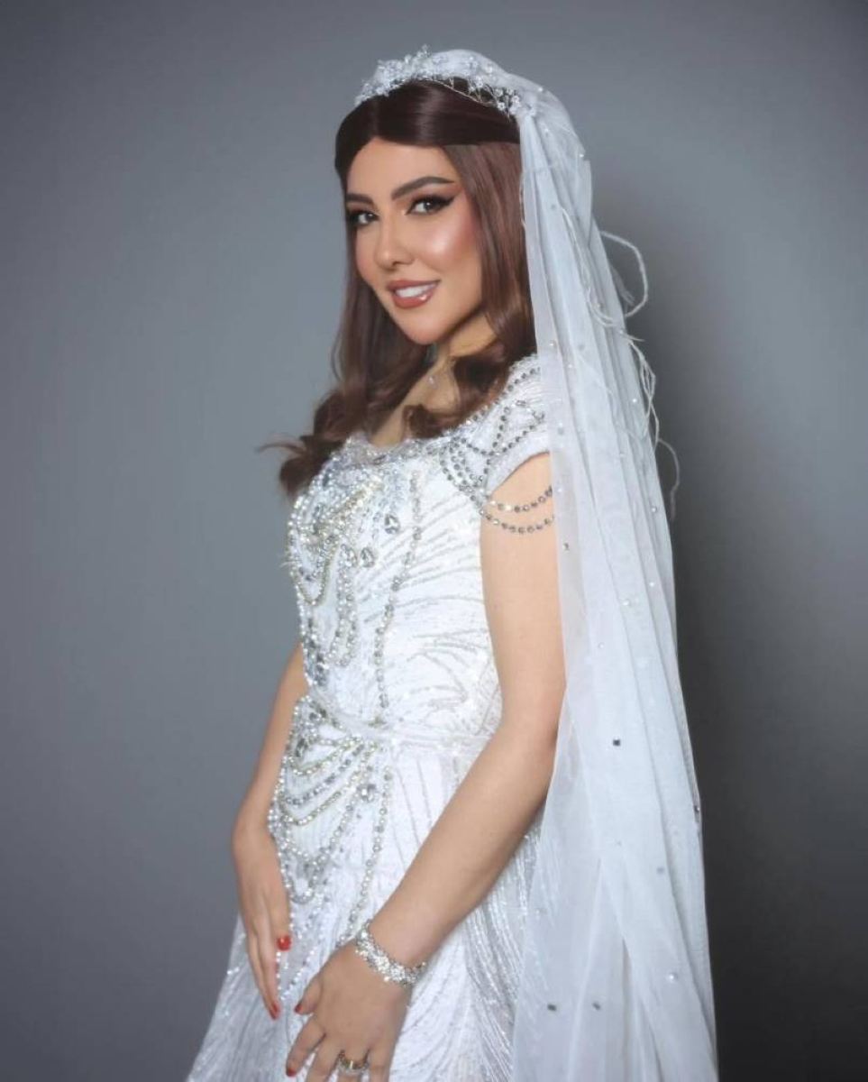 مي كساب تكشف لـ «عكاظ» سر فستان الزفاف مي كساب تكشف لـ «عكاظ» سر فستان الزفاف