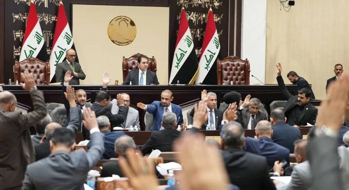 اشتباك بالأيدي لبرلمانيين عراقيين يعطّل جلسة تصويت على «الخدمة الاتحادية» اشتباك بالأيدي لبرلمانيين عراقيين يعطّل جلسة تصويت على «الخدمة الاتحادية»