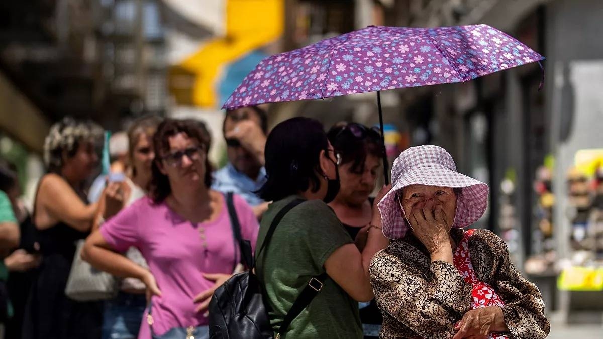 إسبانيا تواجه صيفاً قاتلاً.. الحرارة تجتاح 34 مقاطعة وتودي بحياة المئات