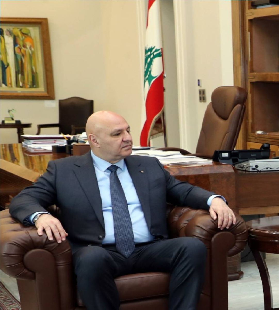 الرئيس اللبناني يتوعد بحصر السلاح بيد الدولة