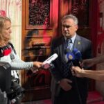 مجهولون يطلون شركة طيران إسرائيلية في باريس بالأحمر