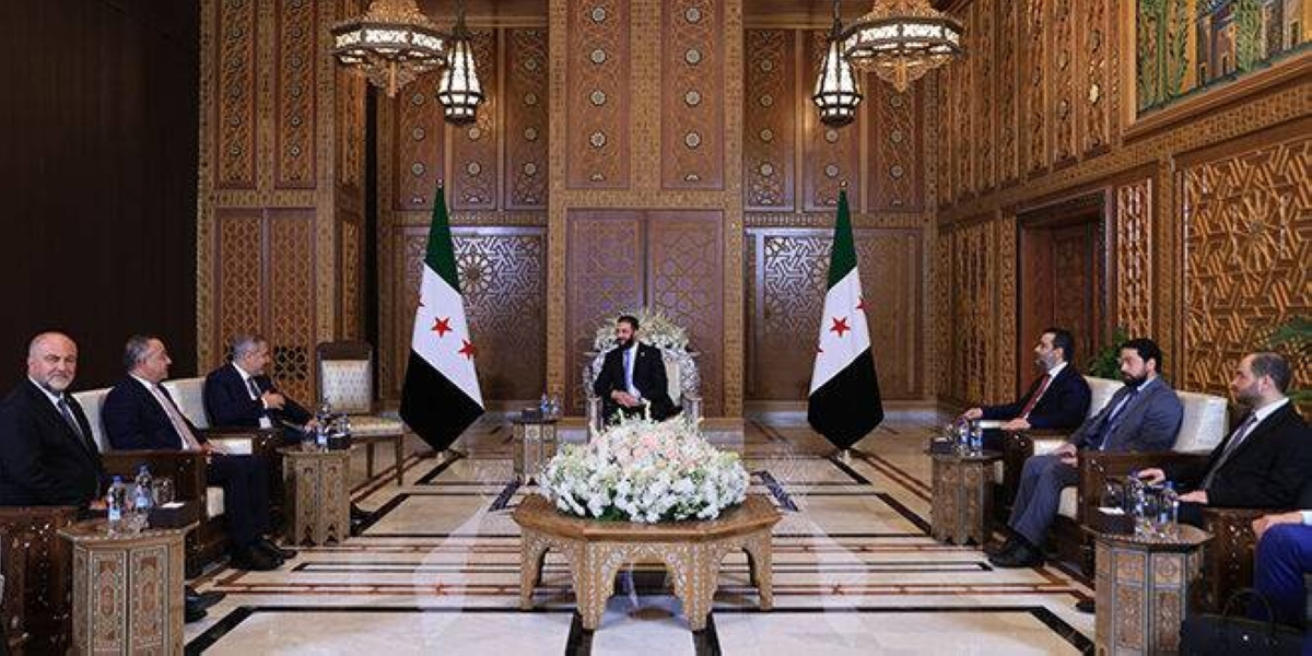 الشرع يناقش مع وزير الخارجية التركي التطورات الإقليمية