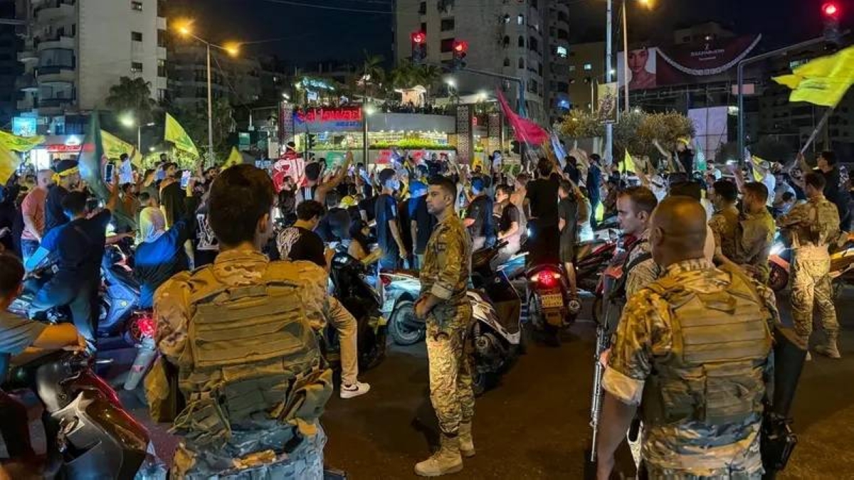 الجيش اللبناني يحذر: لن نسمح بقطع الطرق أو الإخلال بالأمن الجيش اللبناني يحذر: لن نسمح بقطع الطرق أو الإخلال بالأمن