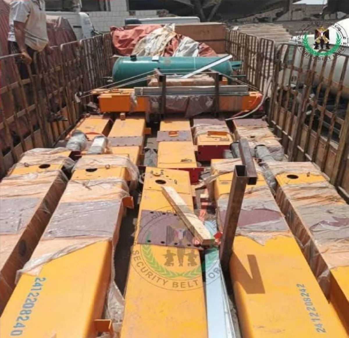 خلايا تهريب الأسلحة تفضح الحوثي.. وأمن لحج يحبط تهريب معدات ثقيلة