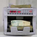 الحكومة اليمنية تحظر التعامل بالعملات الأجنبية داخل البلاد