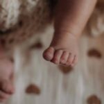 ظنوها «دمية».. اكتشاف جثة رضيعة داخل سيارة جنازة !